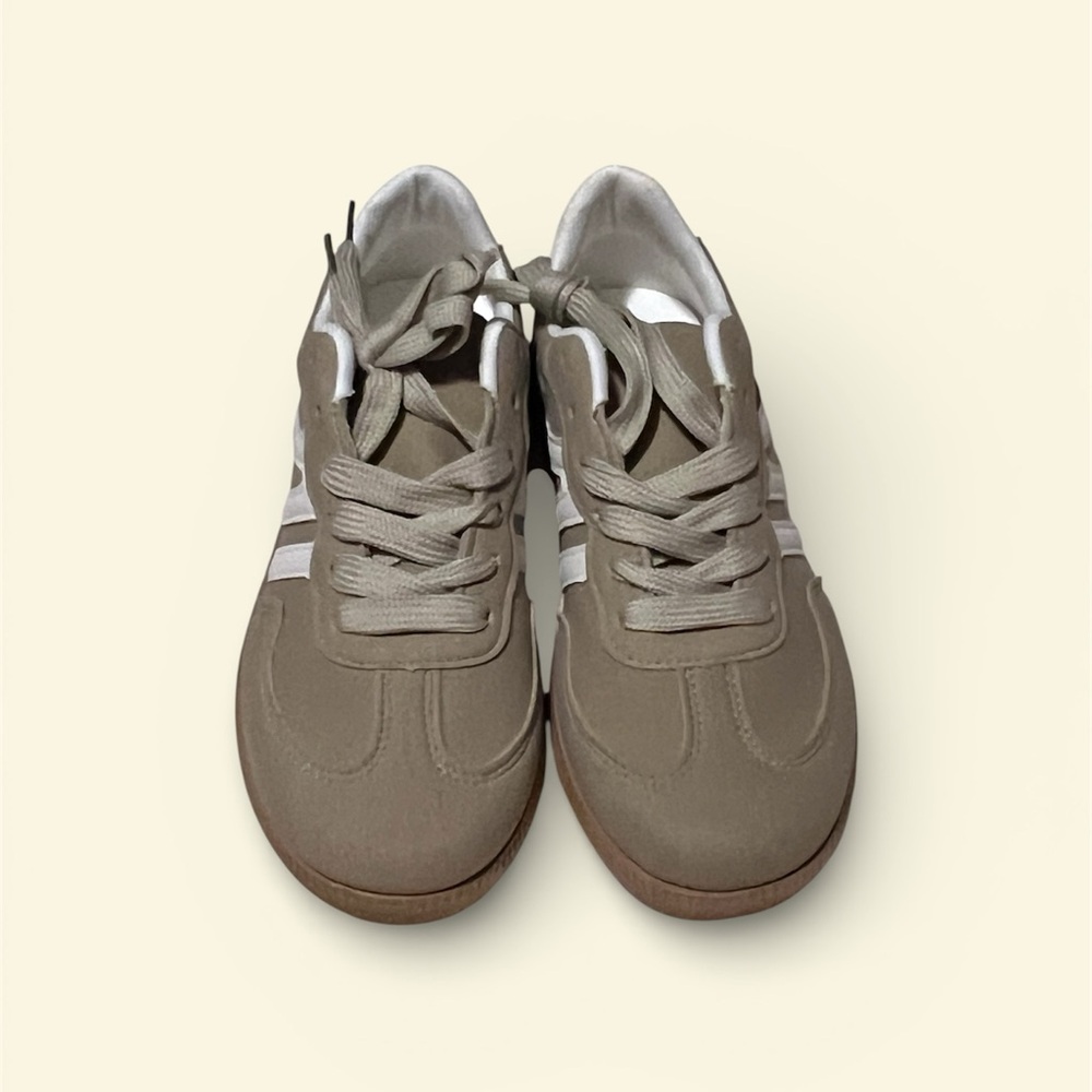 Women's Vintage Style Tan Athletic Shoes Size 7.5 US 38 EU